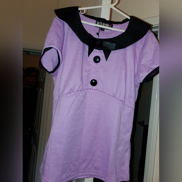 Rorox Tops - NWT lavender top. Size large.